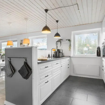 4 Bedroom Amazing In Дом отдыха Orsted (Midtjylland)