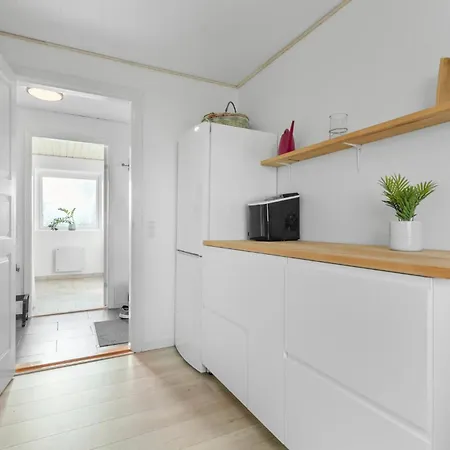 Дом отдыха 4 Bedroom Amazing In *